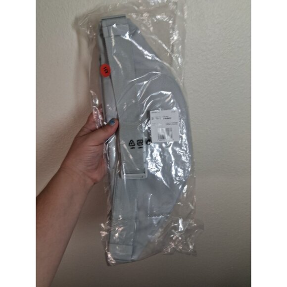 NWT Nike Logo Crossbody Fanny Pack Bag Unisex Adult Gray White DB0490-034 - Picture 6 of 6